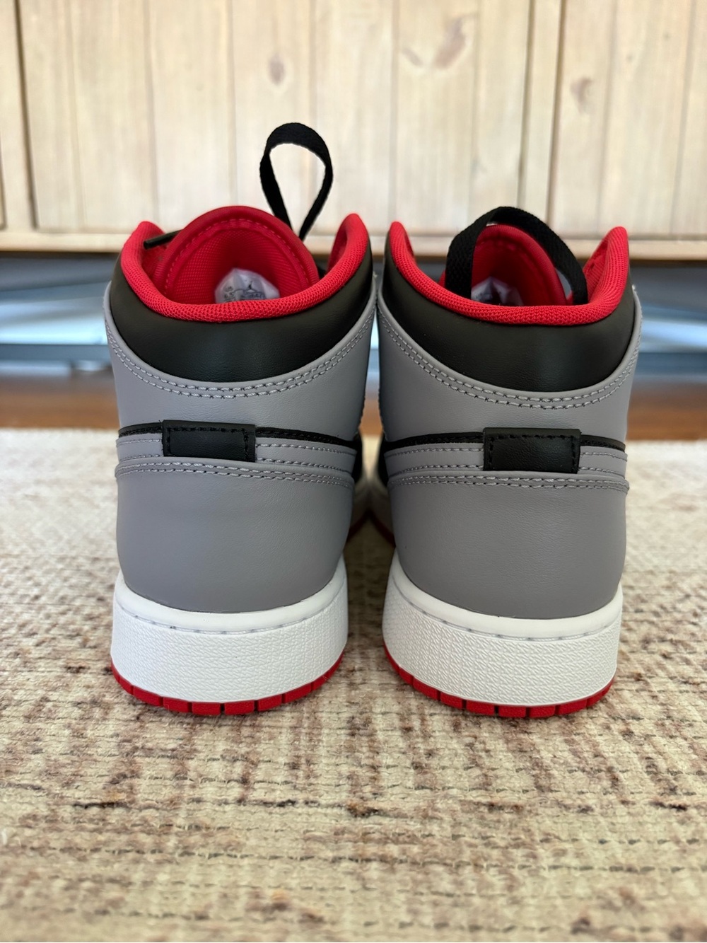 Air Jordan 1 Mid (GS), Black/Cement Grey-Fire Red. Size US 6.5 - Picture 4 of 8